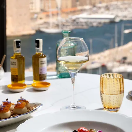Hotel Sofitel Vieux-port 5*